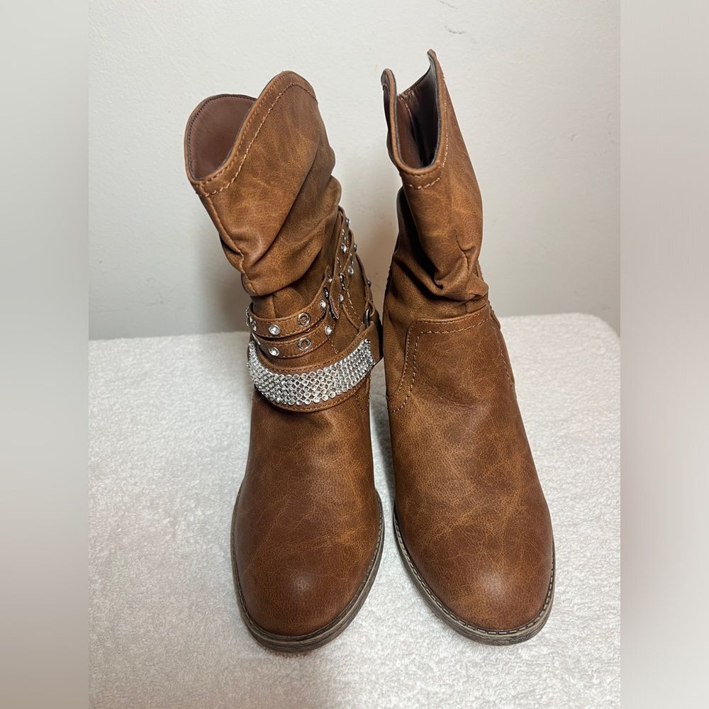 Daisy Fuentes, Sz 5.5 Brown Boots, Booties Western style Rhinestone accents. - Picture 3 of 9